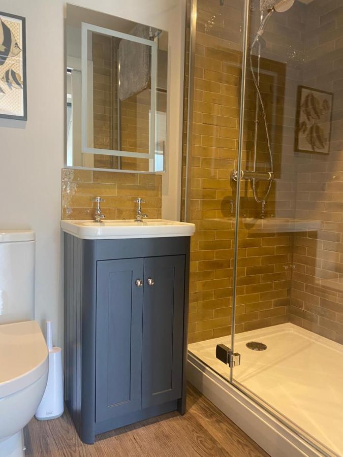 Stylish One Bedroom Cotswold Coach House Tetbury Kültér fotó
